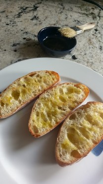 6-brushing-oil-on-the-toast